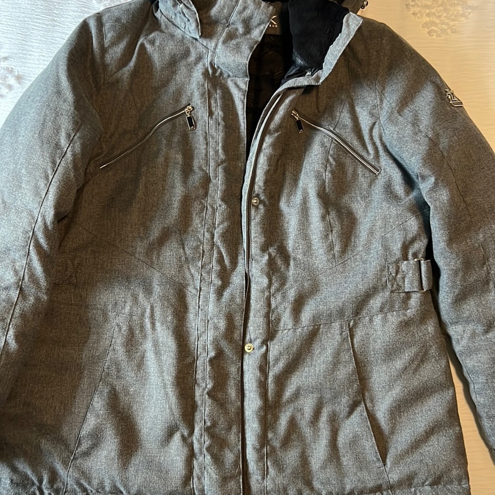 Women’s coat, removable hood